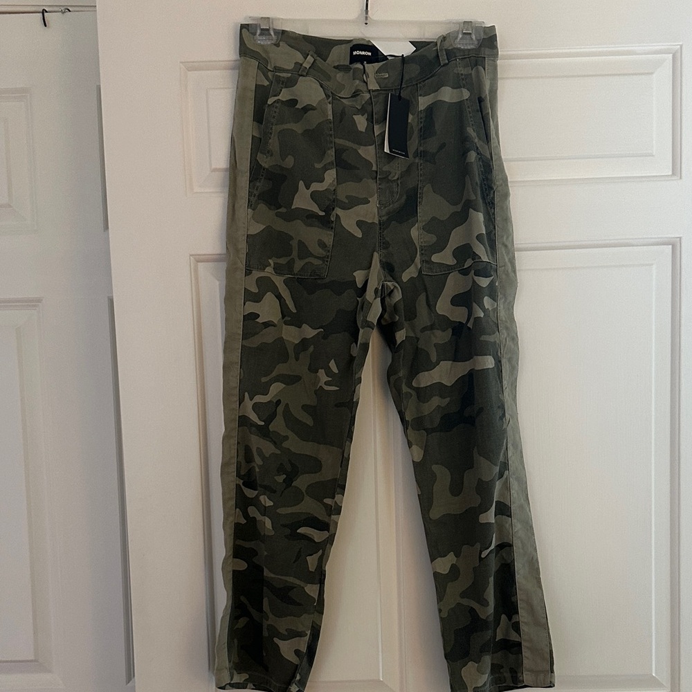 Monrow Olive Camouflage Cargo Pants